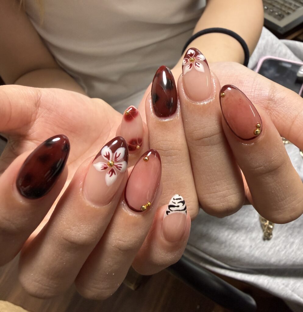 ボルドー×フラワーネイル